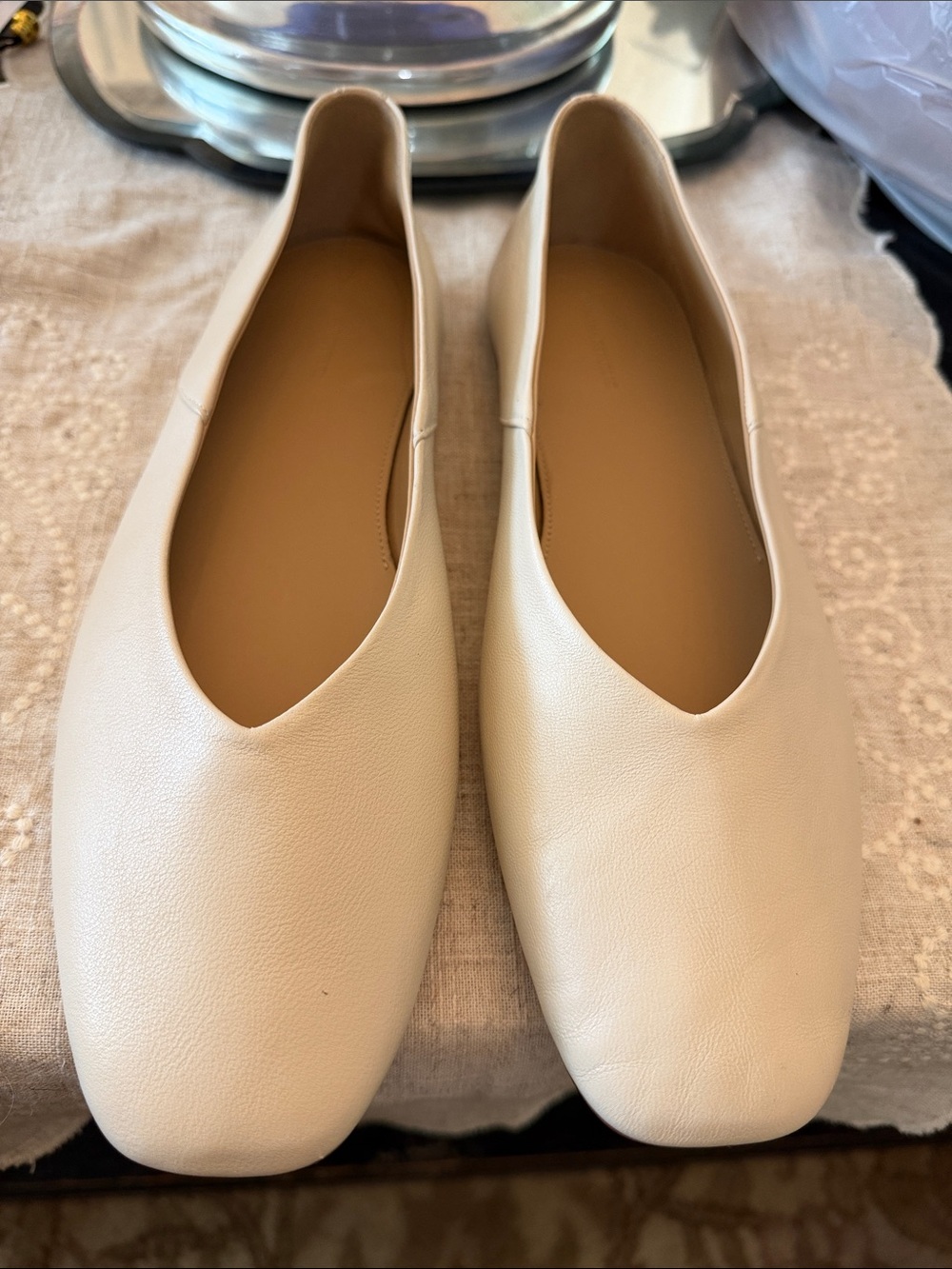 Banana Republic Cream Leather V-Notch Ballet Flats